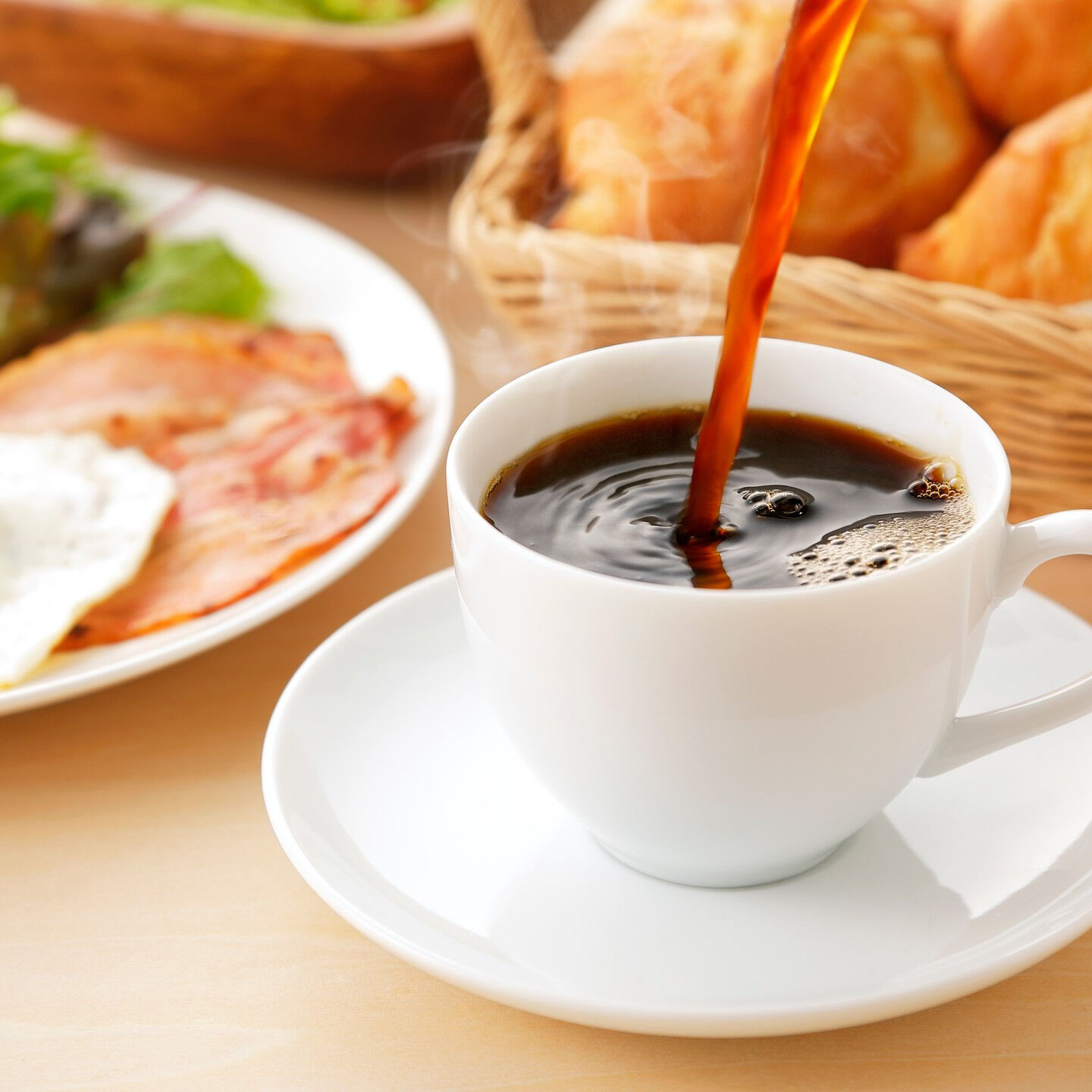 コーヒーを楽しむことは多くの人にとって日々の癒しですが、歯の
